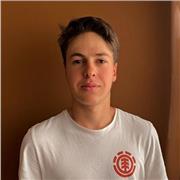 Entrenador de fútbol que imparte entrenamientos, con especialidad a niños entre 7-12 años